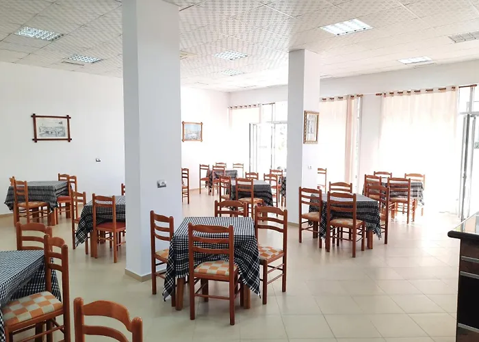 & Restorant Vjosa מלון *